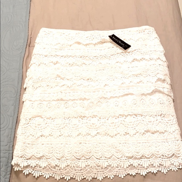 White House Black Market Lace Pencil Skirt - Picture 13 of 14
